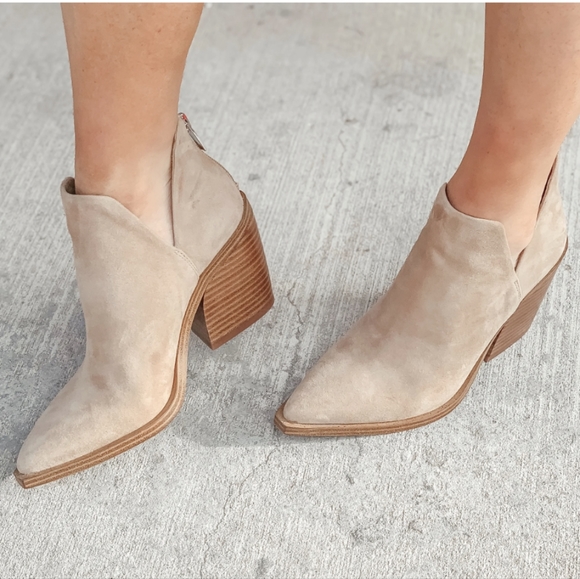 Vince Camuto Gigietta Booties - Picture 2 of 8